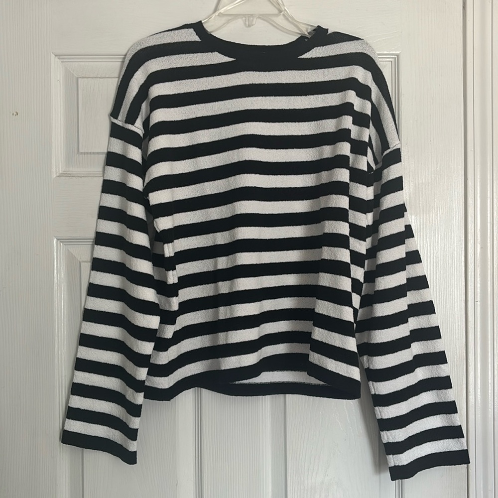 Double Zero Small Black & White Striped Sweater